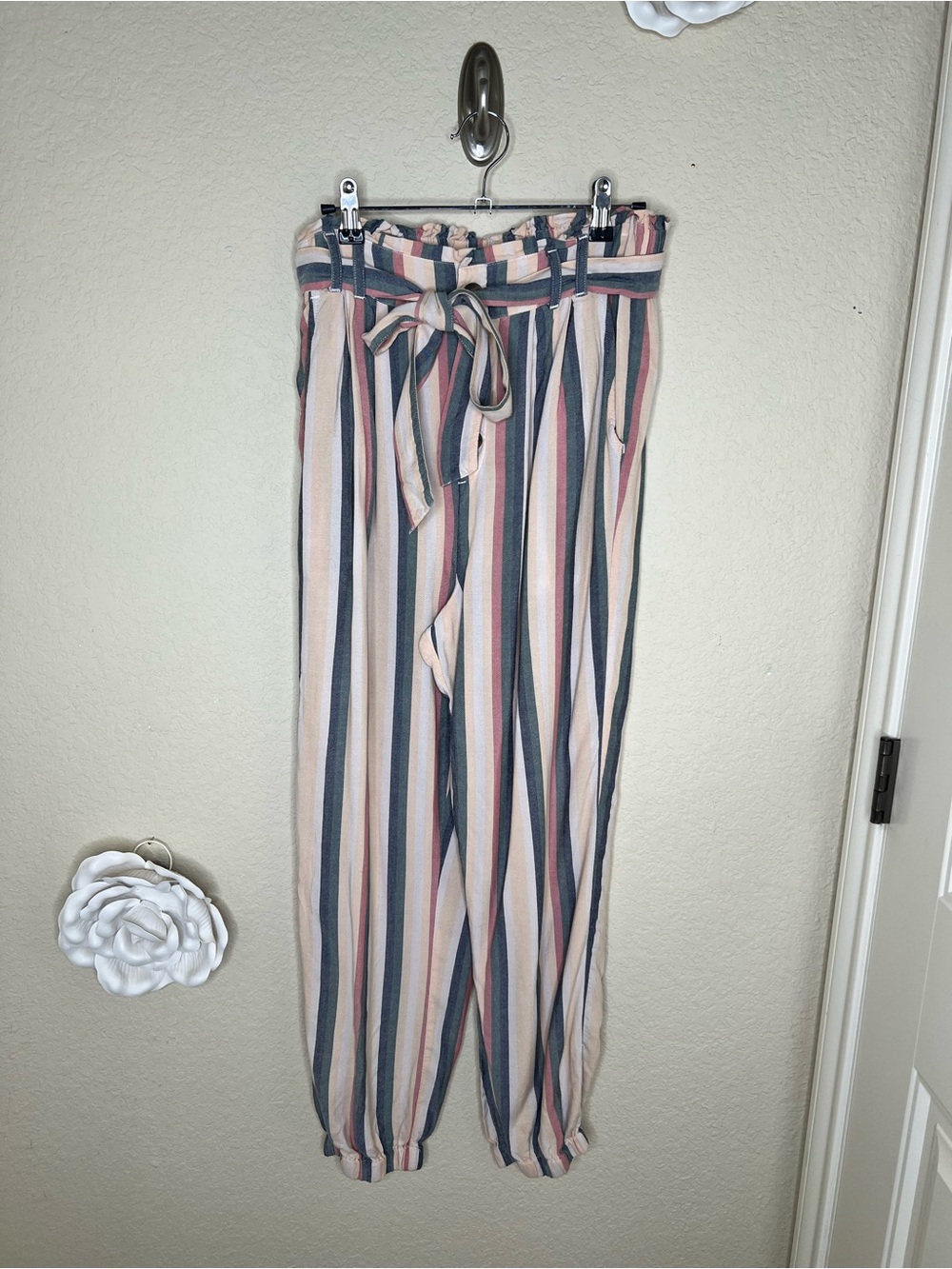 NTM: American Eagle Striped Paperbag Jogger Pants Belted Elastic Hem Medium